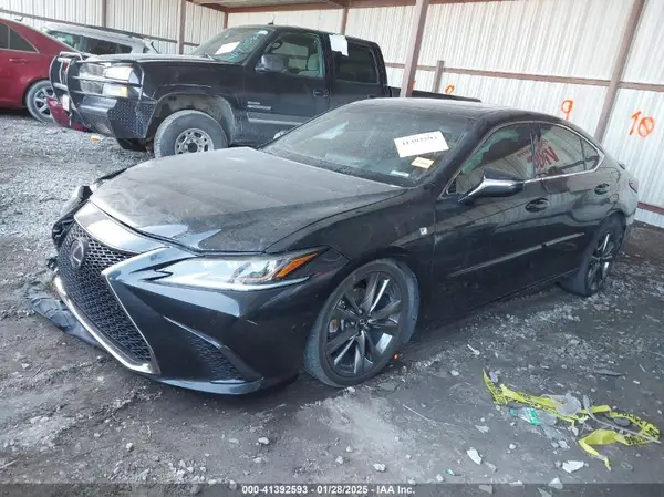 58ABZ1B15KU039385 2019 LEXUS ES - Image 2