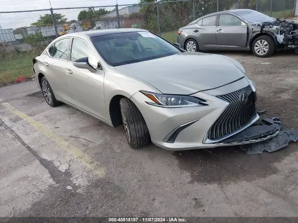 58ABZ1B15KU043727 2019 LEXUS ES - Image 1