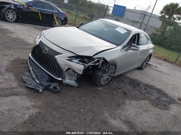 58ABZ1B15KU043727 2019 LEXUS ES - Image 2