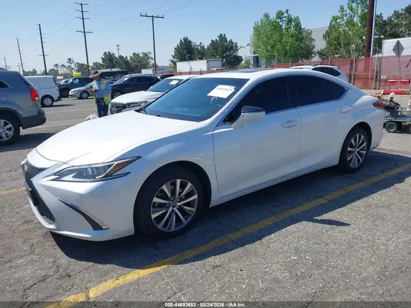 58ABZ1B15KU047504 2019 LEXUS ES - Image 2