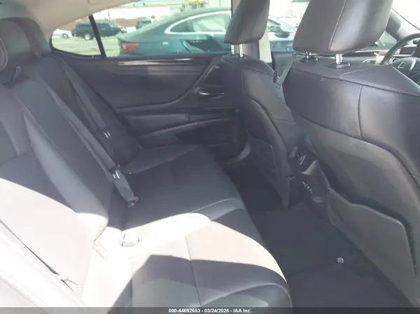 58ABZ1B15KU047504 2019 LEXUS ES - Image 8