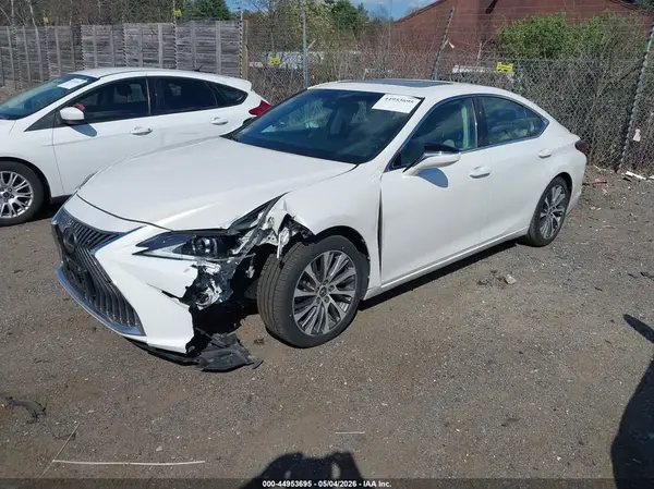 58ABZ1B15KU047955 2019 LEXUS ES - Image 2