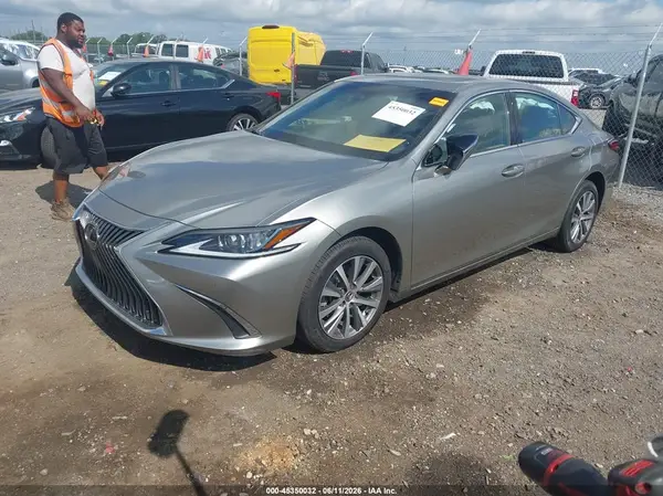 58ABZ1B15KU048281 2019 LEXUS ES - Image 2