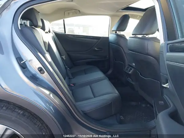 58ABZ1B15MU105338 2021 LEXUS ES - Image 8