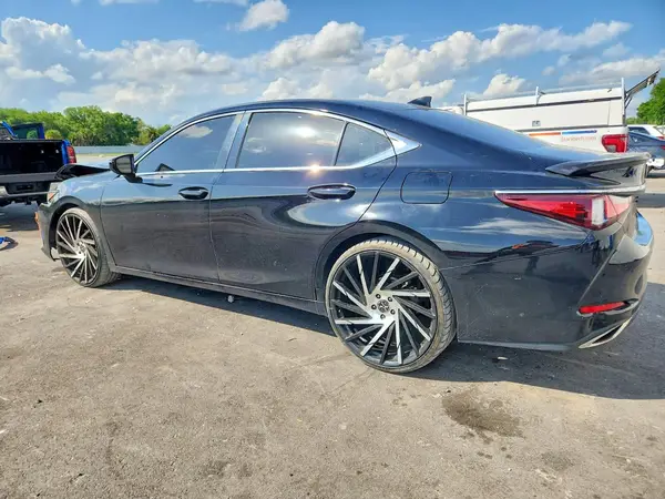 58ABZ1B16KU010073 2019 LEXUS ES - Image 2