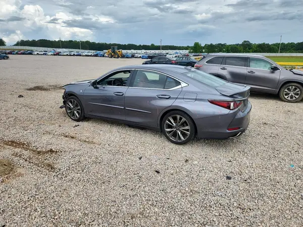 58ABZ1B16KU010252 2019 LEXUS ES - Image 2