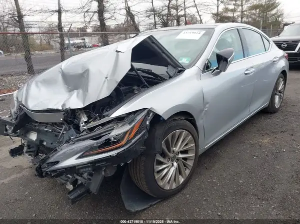 58ABZ1B16KU012342 2019 LEXUS ES - Image 2