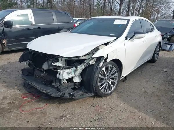 58ABZ1B16KU014849 2019 LEXUS ES - Image 2