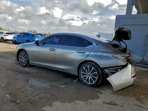 58ABZ1B16KU016116 2019 LEXUS ES - Image 2