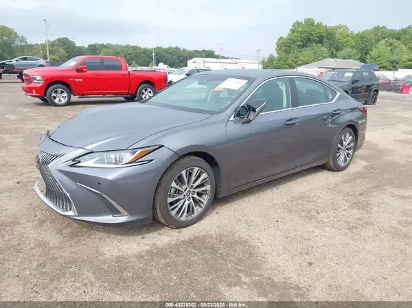 58ABZ1B16KU018612 2019 LEXUS ES - Image 2