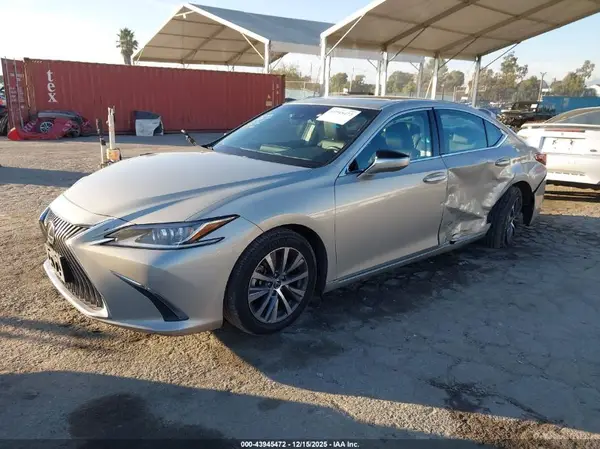 58ABZ1B16KU020005 2019 LEXUS ES - Image 2