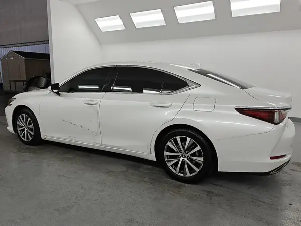 58ABZ1B16KU024460 2019 LEXUS ES - Image 2