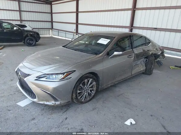 58ABZ1B16KU025821 2019 LEXUS ES - Image 2