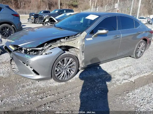 58ABZ1B16KU026483 2019 LEXUS ES - Image 2