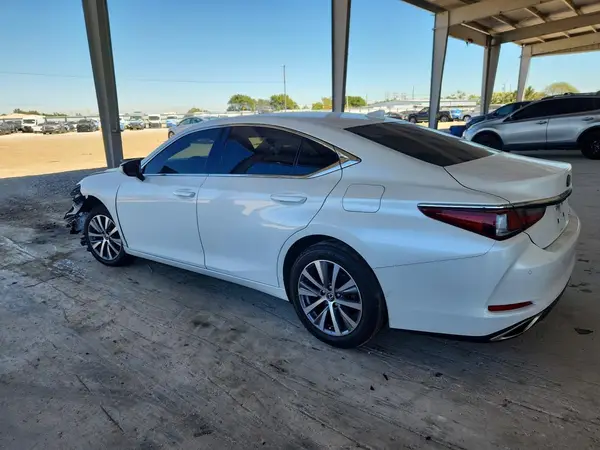 58ABZ1B16KU033529 2019 LEXUS ES - Image 2