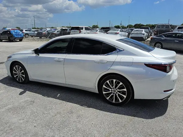 58ABZ1B16KU035393 2019 LEXUS ES - Image 2