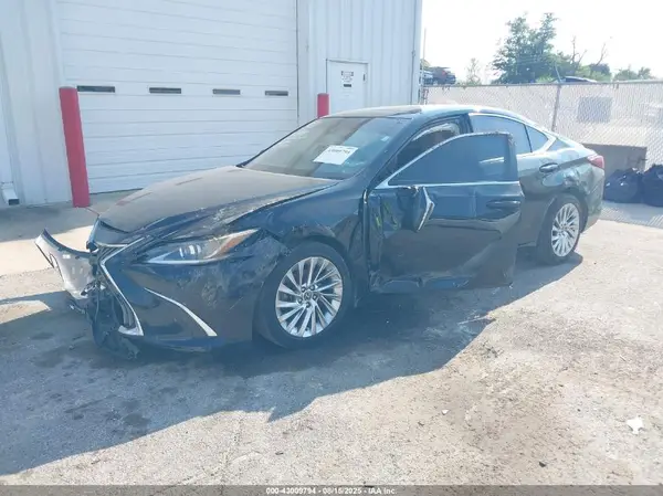 58ABZ1B16KU037483 2019 LEXUS ES - Image 2