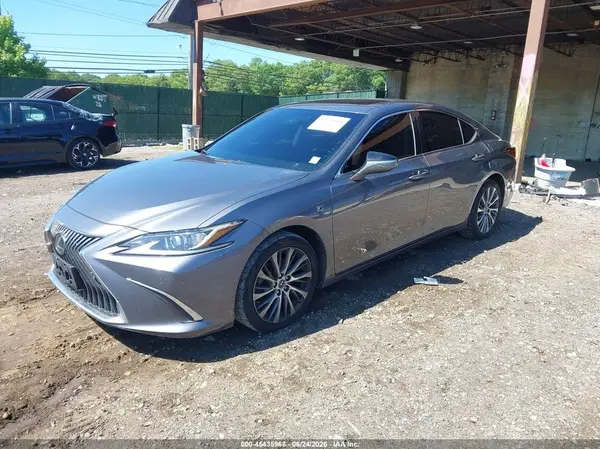 58ABZ1B16KU037497 2019 LEXUS ES - Image 2
