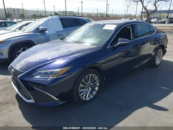58ABZ1B16KU039556 2019 LEXUS ES - Image 2