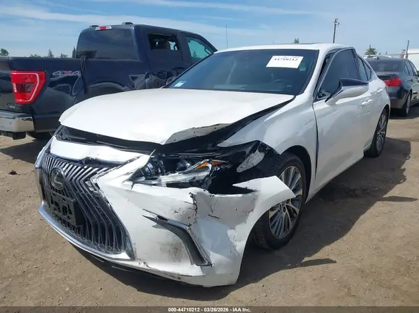 58ABZ1B16KU040335 2019 LEXUS ES - Image 2