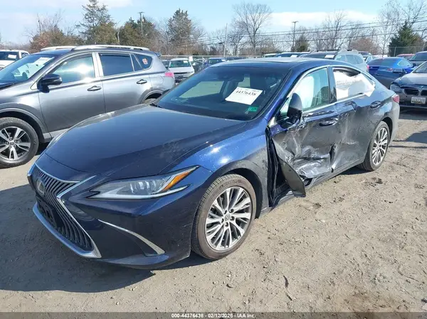 58ABZ1B16KU042909 2019 LEXUS ES - Image 2