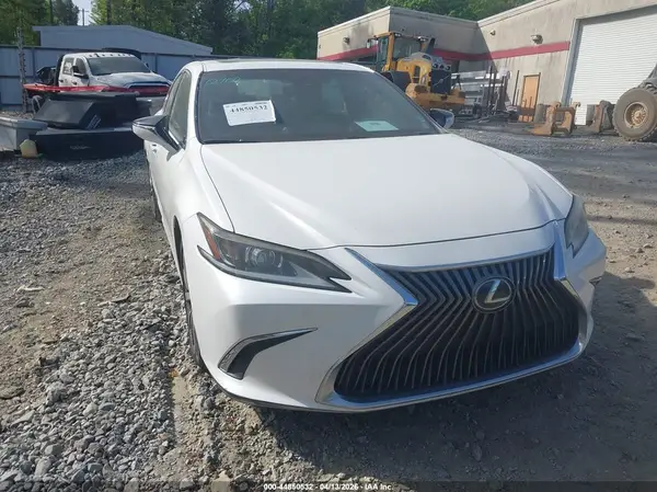 58ABZ1B16KU045180 2019 LEXUS ES - Image 1