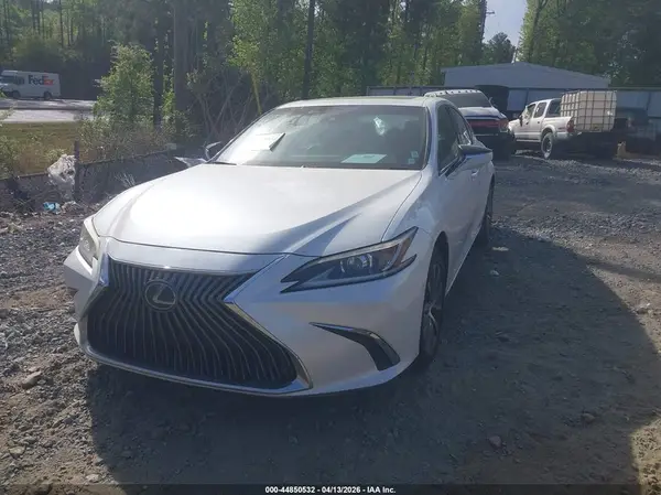 58ABZ1B16KU045180 2019 LEXUS ES - Image 2