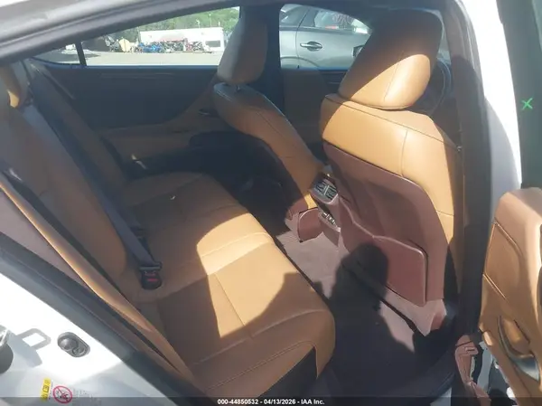 58ABZ1B16KU045180 2019 LEXUS ES - Image 8