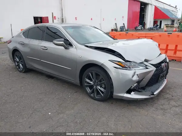 58ABZ1B16KU048435 2019 LEXUS ES - Image 1