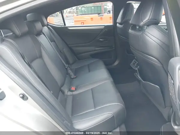 58ABZ1B16KU048435 2019 LEXUS ES - Image 8