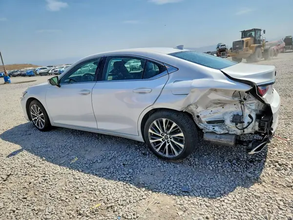58ABZ1B16KU050797 2019 LEXUS ES - Image 2