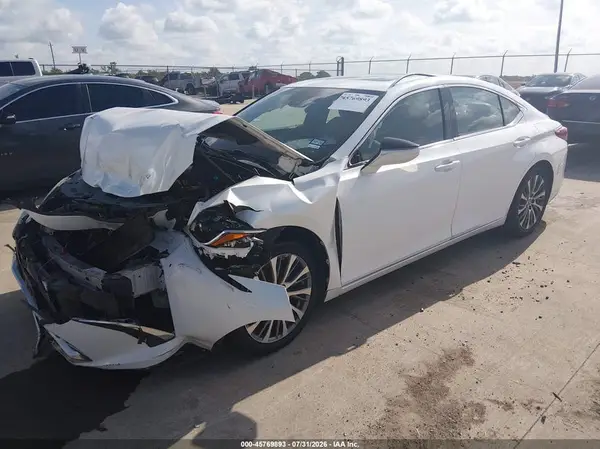 58ABZ1B17KU004525 2019 LEXUS ES - Image 2