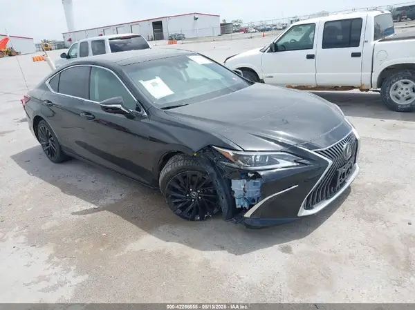 58ABZ1B17KU008512 2019 LEXUS ES - Image 1