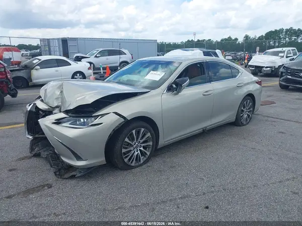 58ABZ1B17KU010020 2019 LEXUS ES - Image 2