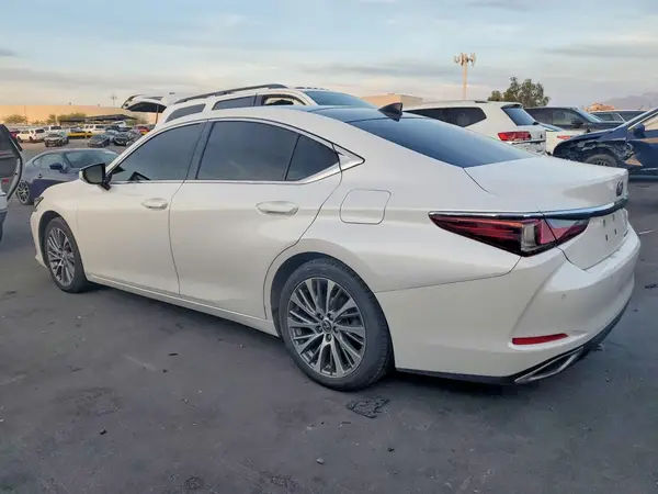 58ABZ1B17KU010079 2019 LEXUS ES - Image 2