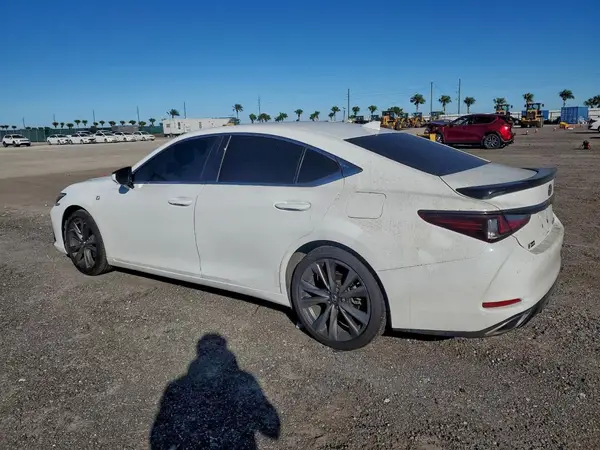 58ABZ1B17KU013953 2019 LEXUS ES - Image 2