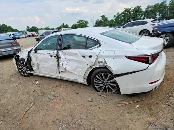58ABZ1B17KU014200 2019 LEXUS ES - Image 2
