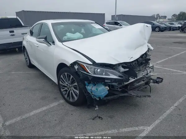 58ABZ1B17KU014746 2019 LEXUS ES - Image 1