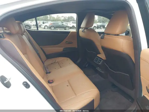 58ABZ1B17KU014746 2019 LEXUS ES - Image 8