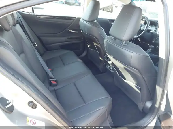 58ABZ1B17KU014780 2019 LEXUS ES - Image 8