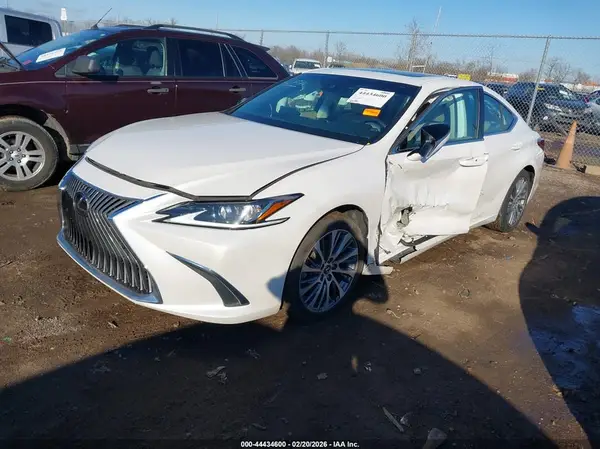 58ABZ1B17KU016612 2019 LEXUS ES - Image 2