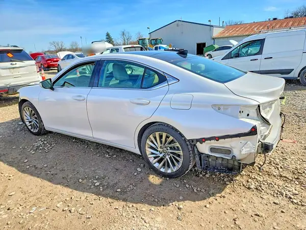 58ABZ1B17KU018862 2019 LEXUS ES - Image 2