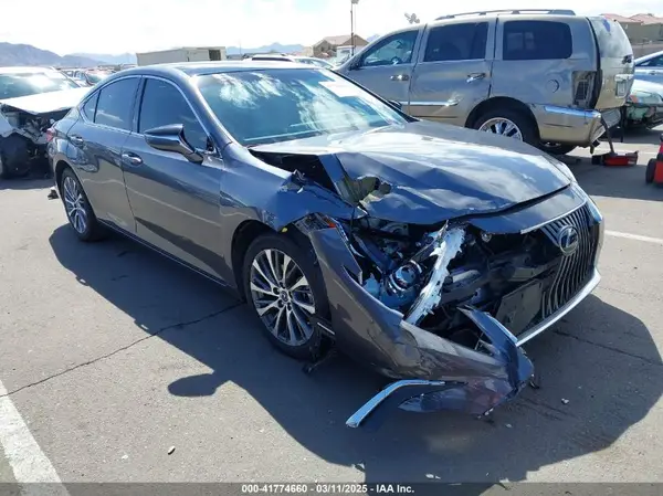 58ABZ1B17KU023026 2019 LEXUS ES - Image 1