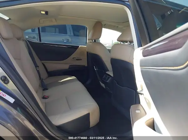 58ABZ1B17KU023026 2019 LEXUS ES - Image 8