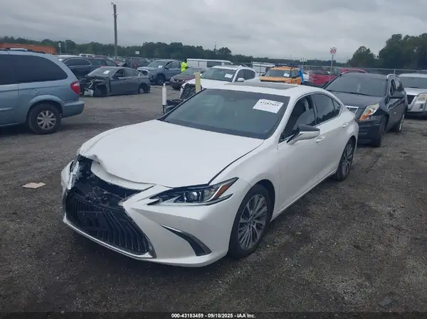 58ABZ1B17KU028467 2019 LEXUS ES - Image 2