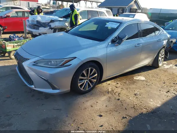 58ABZ1B17KU030106 2019 LEXUS ES - Image 2
