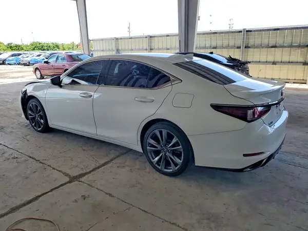 58ABZ1B17KU037993 2019 LEXUS ES - Image 2