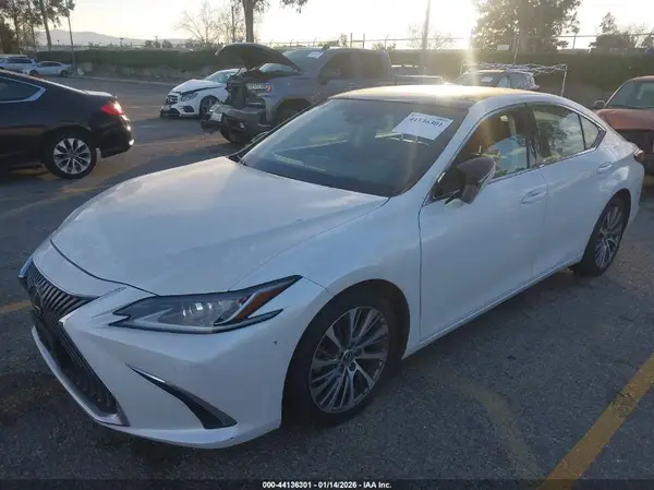 58ABZ1B17KU039193 2019 LEXUS ES - Image 2