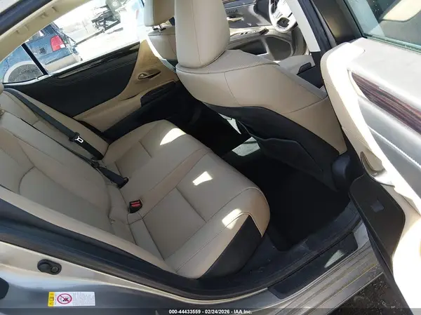58ABZ1B17KU045107 2019 LEXUS ES - Image 8