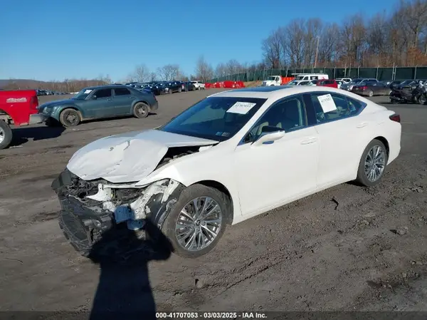 58ABZ1B17KU050078 2019 LEXUS ES - Image 2